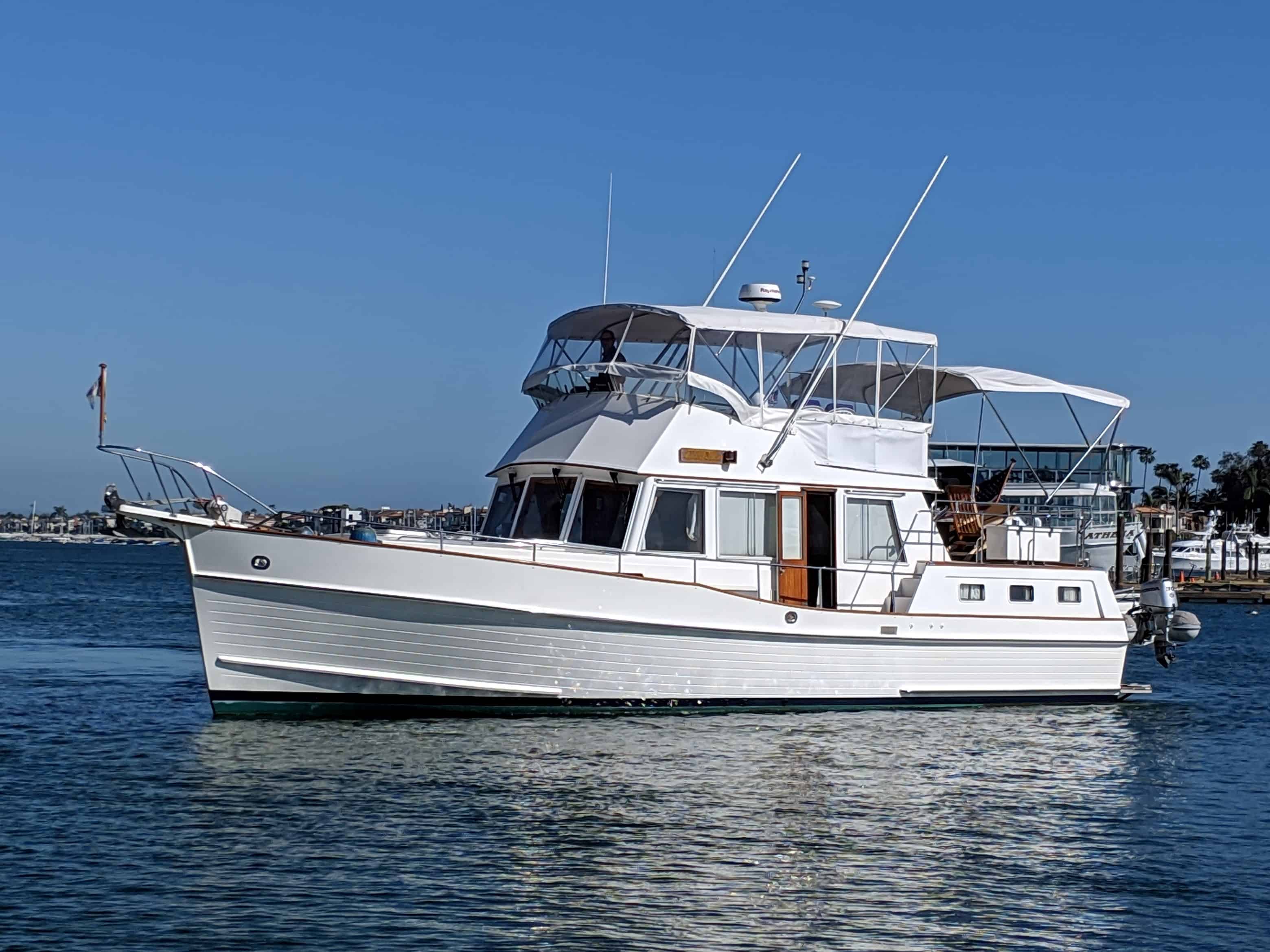 42 ft grand banks motor yacht