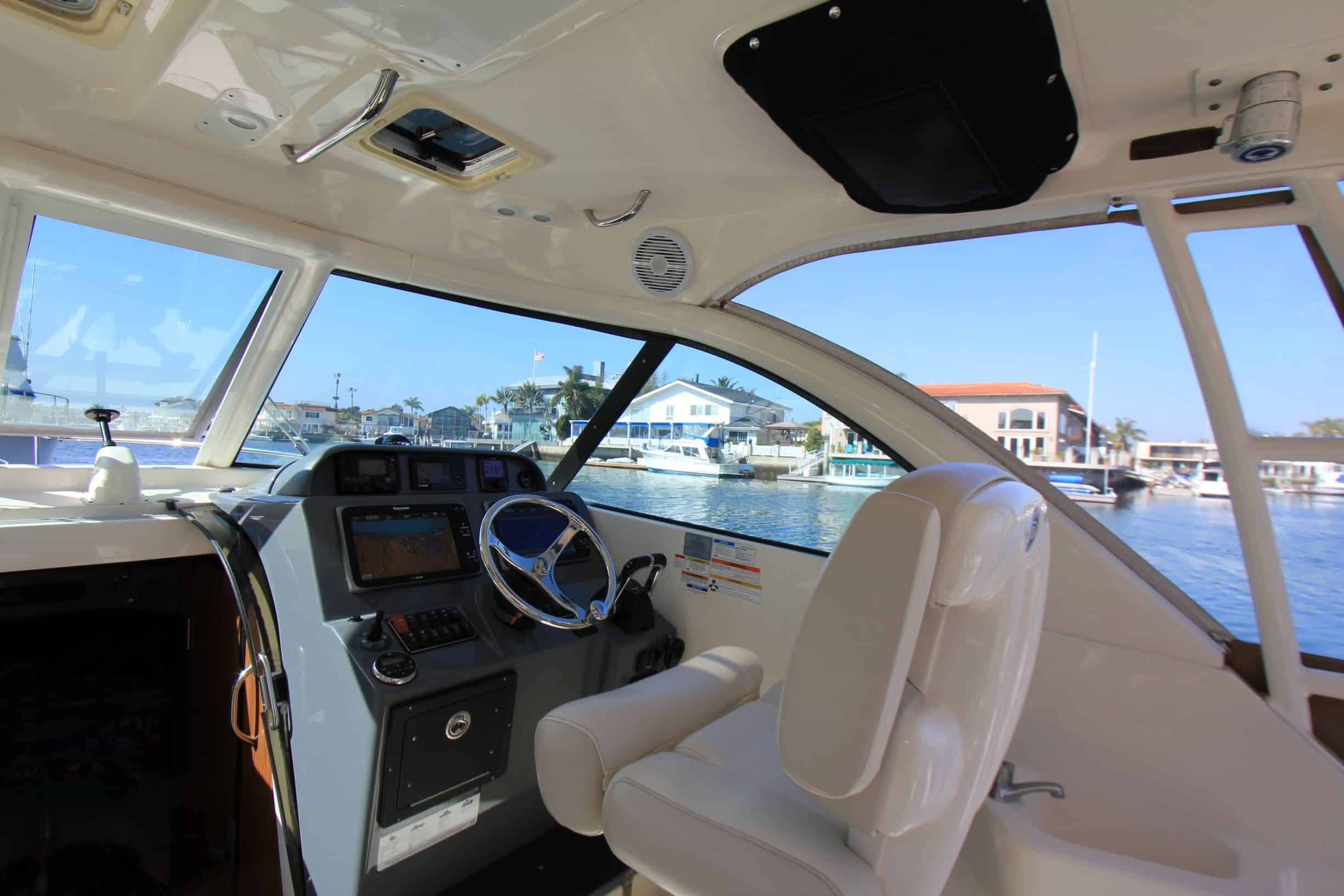 315 Pursuit Offshore 2014 West Coast Yachts